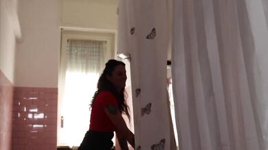 La sua ragazza lo cornifica