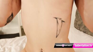 Petite British STUNNER Kourt Thora fingers herself