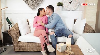 How to Lose Your Virginity Exclusive Tutorial With Apolonia Lapiedra - VIP SEX VAULT