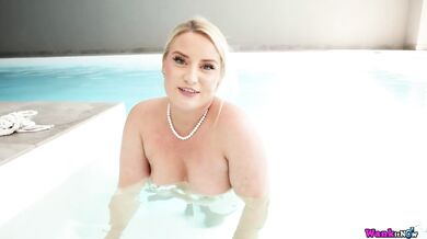 Voluptuous Irich Essie Flashed Her Big Boobs While In The Pool