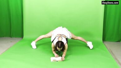 Talented naked gymnast Kim Nadara spreading legs