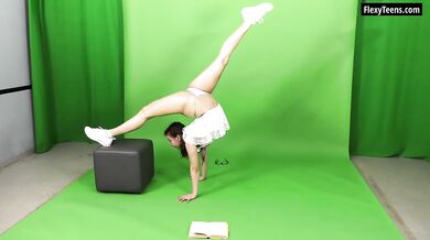 Talented naked gymnast Kim Nadara spreading legs