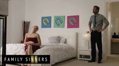 FAMILY SINNERS - Skinny Blonde Pulls Down Her Towel And Seduces Her Stepdad With Her Perfect Body