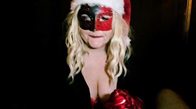 Mrs. Clause smoking blowjob