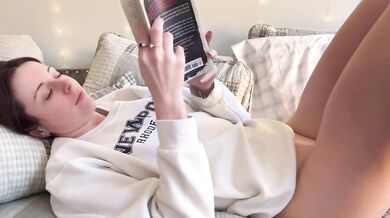 Convincing your Girlfriend to Fuck but she makes you watch instead | GFE | Loud Orgasm