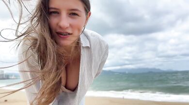 Horny Stranger Tricked Me into Her Room, got Her Pussy Wrecked Raw