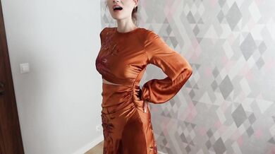 Slow JOY for my user while I am undressing - Joanna Plum