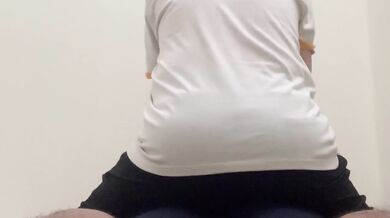 Single Pinay massage the with extra service in Dubai and gave gf enjoy