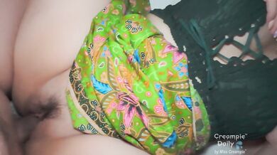 Thai MILF creampie สาวไทยนมใหญ่โดนแตกในคาผ้าถุง