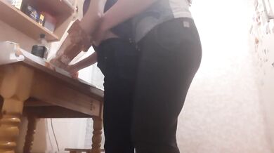 Hot fucked my girlfriend visiting in the kitchen, until someone noticed our absence... - IkaSmokS