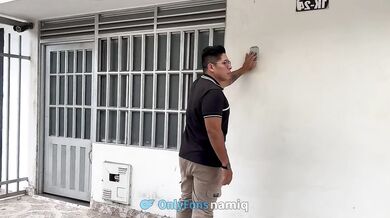 Inmobiliaria se excita en plena visita y quiere que le de pene.