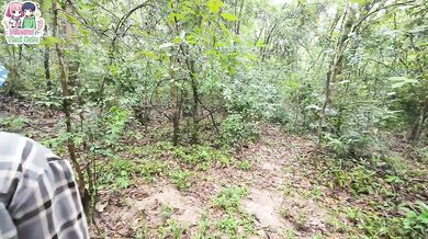 A Thai woman went looking for mushrooms in the deep forest until she had to pee.สาวไทยฉี่แตกในป่า
