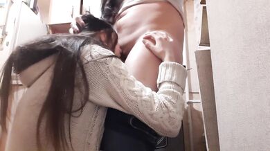 a guest in the kitchen while no one was watching - lesbian_illusion