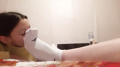Sniffing socks and licking toes - lesbian_illusion