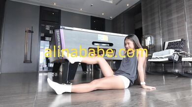 Thick Slut Solo Asian Stripper Twerking Naked