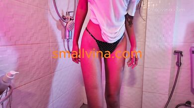Experience Naked Amateur Thai Makes Her Ass Dance For You