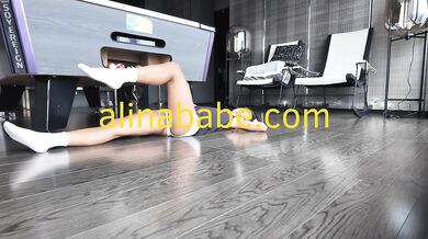 Solo Female Asian Girl Twerking Her Curves Orgasm