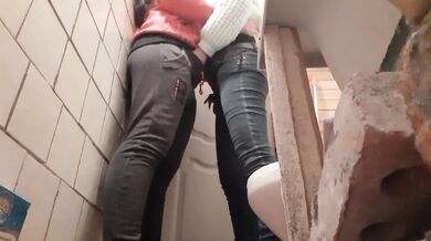 Real Lesbian Couple in Public Restroom - lesbian_illusion