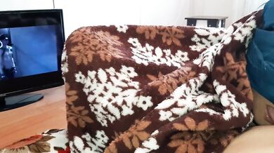 Blindfolded, she climbed under my blanket and started doing - IkaSmokS