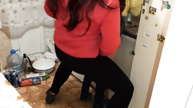 She loves when I fuck her with a strapon while she washes the dishes - IkaSmokS