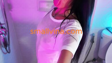 Teenager Thai Cute Shakes Her Busty Ass In Bath