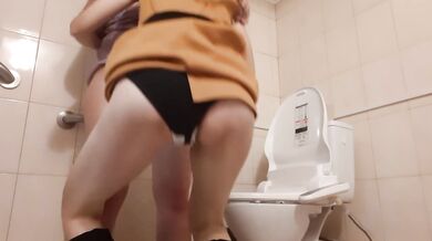 On the first date with a girl, I in the toilet of a restaurant - lesbian_illusion