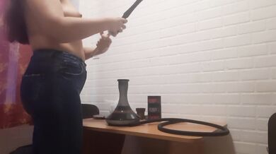 Секс с официанткой на моем рабочем месте кальянщицы в стриптиз баре - lesbian_illusion