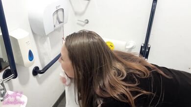 Cheating boss takes surprise facial in pub toilets