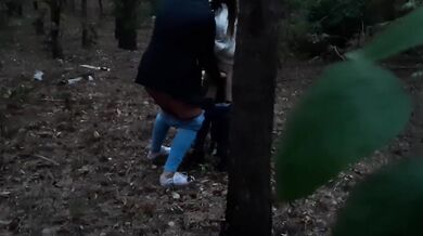 Сняла на камеру страстный секс лесбиянок в лесу