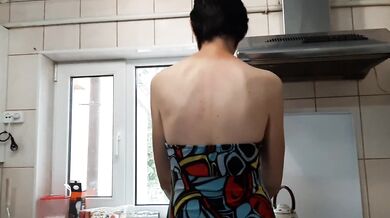 While my stepmother was preparing dinner,I made cunnilingus to my girlfriend behind her back. Part 1