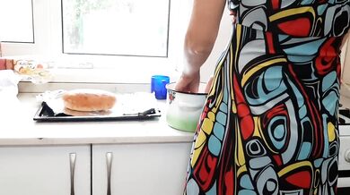 While my stepmother was preparing dinner,I made cunnilingus to my girlfriend behind her back. Part 1