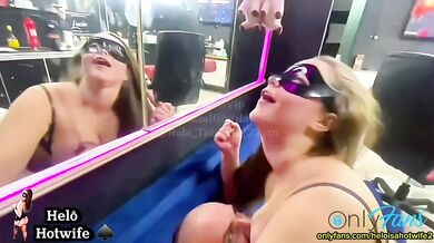 Wife has Sex with the Tattoo Artist in Front of her Cuckold Hushband Parte 03