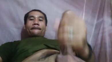 Kavin Jone play cock in bed.