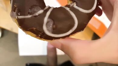 made dunkin add cum on top / thai boy
