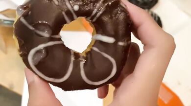 made dunkin add cum on top / thai boy