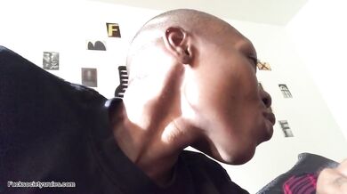 Slurping on the Pussy close up