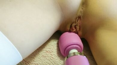 lesbian making her girlfriend cum hard | hear those moans!