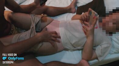 When friends invite to play GAME in the room เมื่อเพื่อนชวนมาเล่น ROV ที่ห้อง