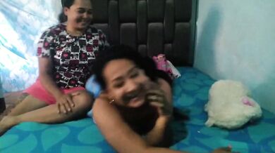 consuelo a mi hermanastra chupándole el culo ya que esta muy sola y también muy cachonda
