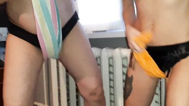 We masturbate on towels after a shower - Lesbian_illusion