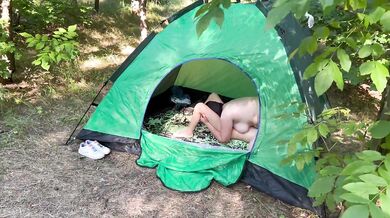 Fucked in 69 position in a tent in the forest - Ikasmoks