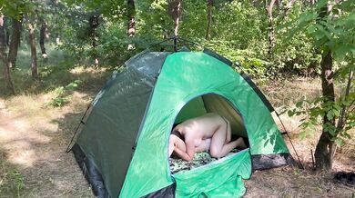 Fucked in 69 position in a tent in the forest - Ikasmoks