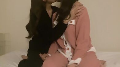 [lesbian] Sex before going to bed. Cum over and over again...