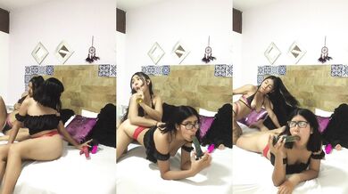 I dildo my pussy with my friend until I have orgasm.
