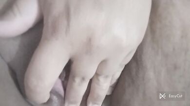 belly buttons makes me cum
