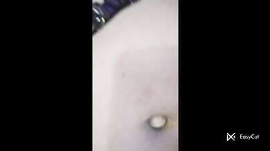 belly buttons makes me cum