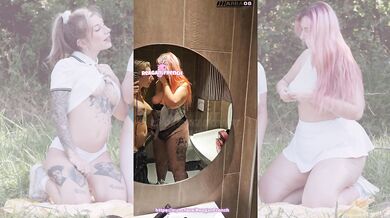 Reagan French & Ariia Guillard-Duo lesbien exhib dans les toilettes de Mcdo