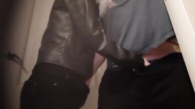 We quickly jerked off each other's pussies in the toilet and cum - IkaSmokS
