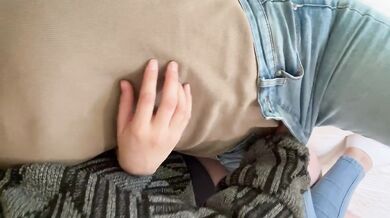 My straight friend was dying to touch me, we rub our pussies