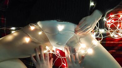 Cozy Christmas Eve fun for sweet Daisy | gentle lesbians
